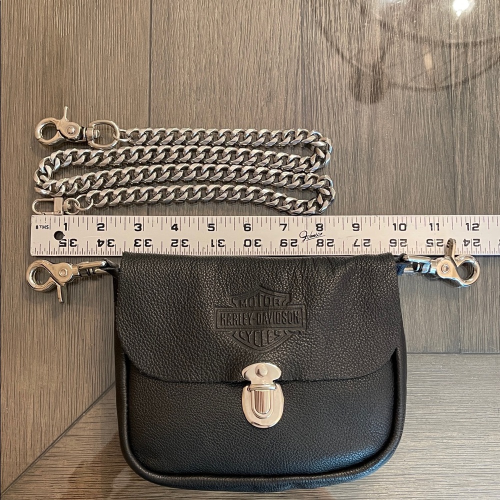 Harley Davison Black Leather Crossbody Bag with Silvertone Chain - Picture 6 of 17